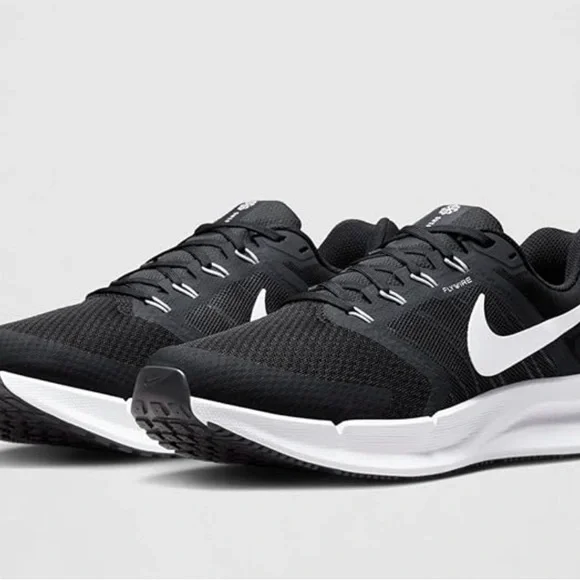 Nike Swift 3 Mens Black and White Running Shoes - Picture 4 of 5